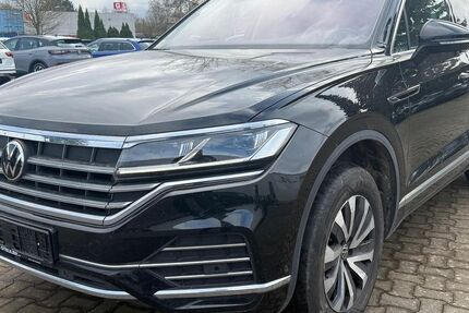 VW Touareg 141.864 km 33.990 &euro; Braunschweig 38122