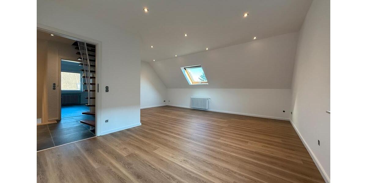 Dachgeschoßwohnung Grefrath - 4 Zimmer, 120 m&sup2;, 1.200&euro; | Angebot:25365398
