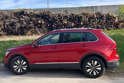 VW Tiguan 14.500 km 28.500 &euro; Poing 85586