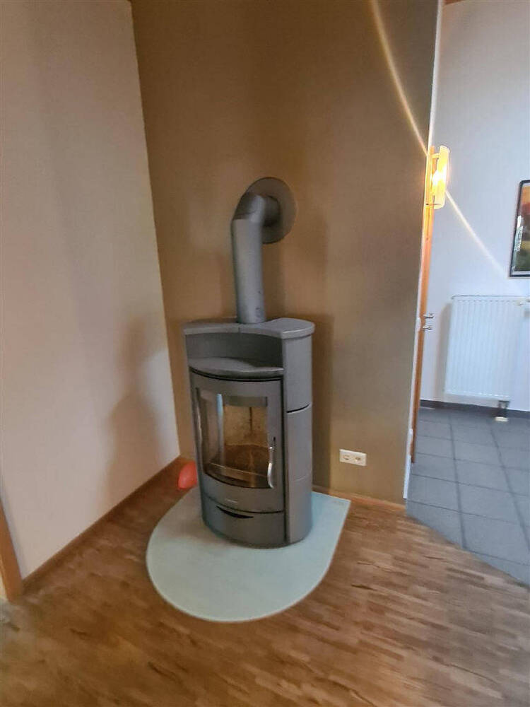 Ideal für Paar! 5 Zimmer Wohnung im ersten OG mit Balkon