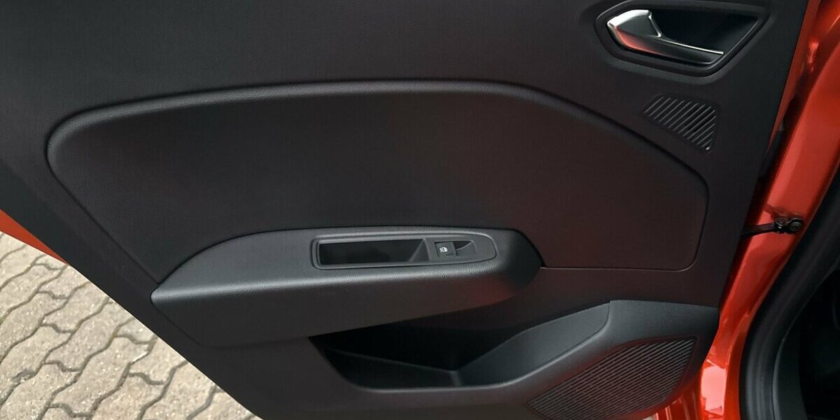 Renault Clio TCE Evolution *LED/Navi-App/Kamera/PDC/SHZG* 2.584 km 17.980 &euro; Bamberg 96052