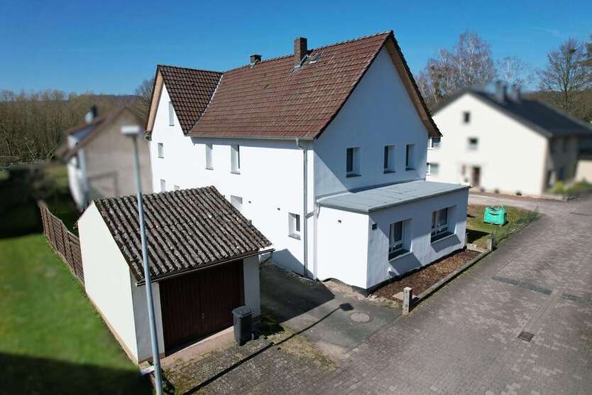 Haus zum Kaufen in Lauenförde 214.000 € 174 m²