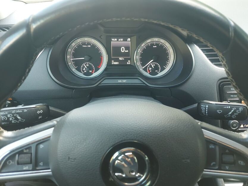 Skoda Octavia 210.215 km 9.100 € Villingen-Schwenningen 78048