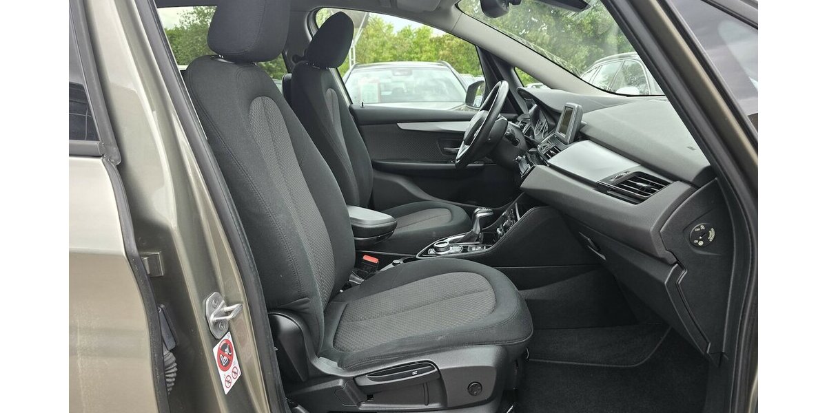 BMW 218 Active Tourer d ADVANTAGE/7-SITZER/AHK/KLIMA 179.900 km 11.900 &euro; Villingen-Schwenningen 78054
