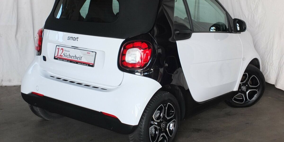 Smart ForTwo EQ PASSION NAVI KLIMAAUTOM SITZHEIZUNG 35.284 km 10.710 &euro; Köln 50858