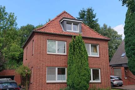 Wohnhaus mit 3 Einheiten und separatem Bauplatz für ein Einfamilienhaus in Itzehoe 6 zimmer