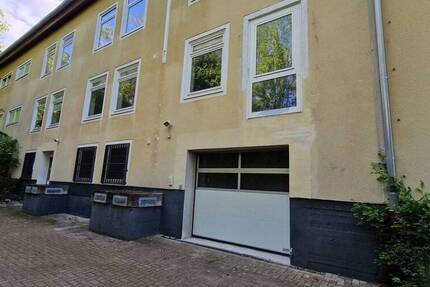 Helle Büroflächen mit Lagermöglichkeit (EG) zimmer