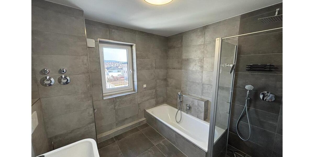 Etagenwohnung Maxhütte-Haidhof Haidhof - 3.5 Zimmer, 86 m&sup2;, 370.000&euro; | Angebot:25420857