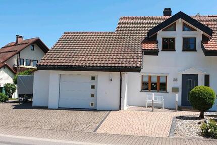 Haus Görwihl - 4 Zimmer, 140 m&sup2;, 1.800&euro; | Angebot:26166231