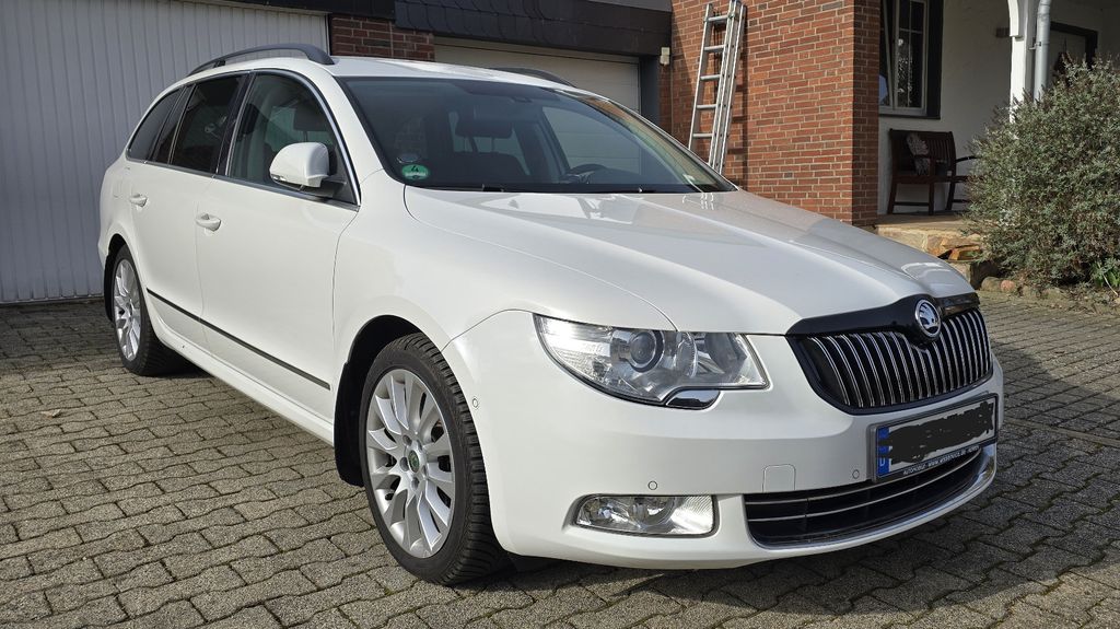 Skoda Superb 133.000 km 8.900 &euro; Düren 52355