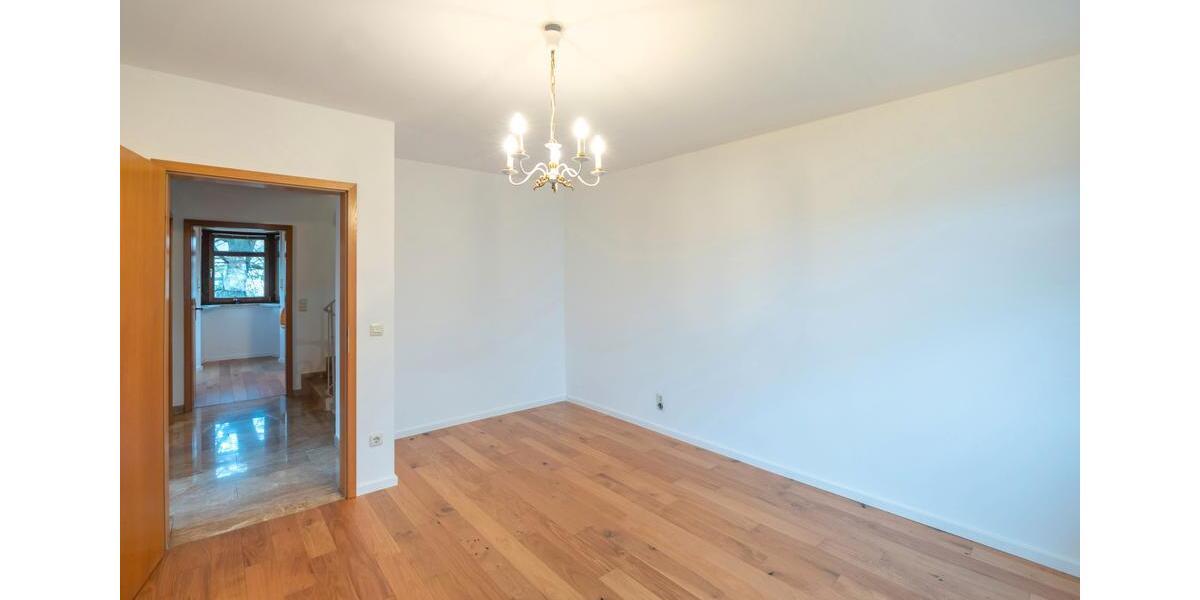 Lichtdurchflutetes Einfamilienhaus mit Süd-Ostterrasse und schönem Garten 6 zimmer