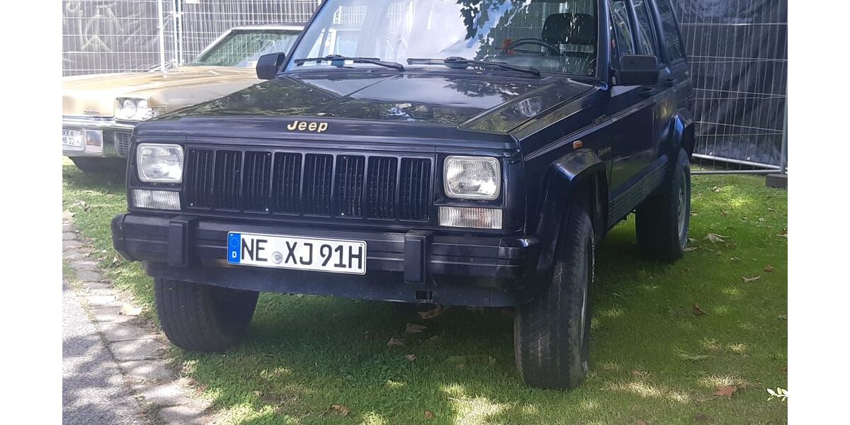 Jeep Cherokee 131.000 km 12.900 &euro; Duisburg 47198