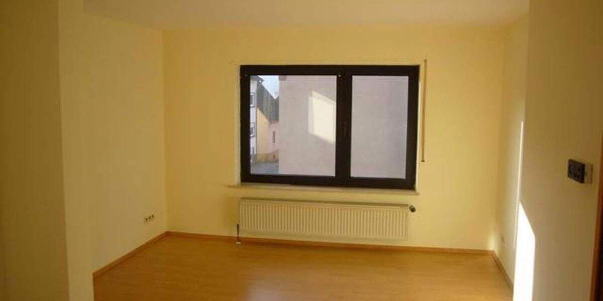 Kleines Haus in ruhiger Straße Nähe Grundschule, 5 Zi, Wohnküche, Bad, Loggia, Terrasse 5 zimmer