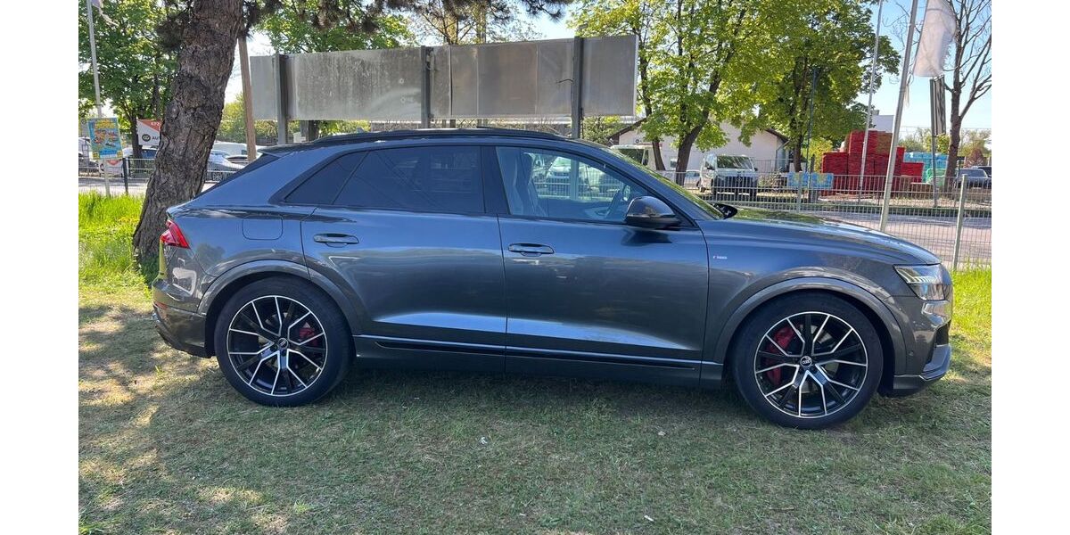 Audi Q8 180.000 km 44.900 &euro; München 81243