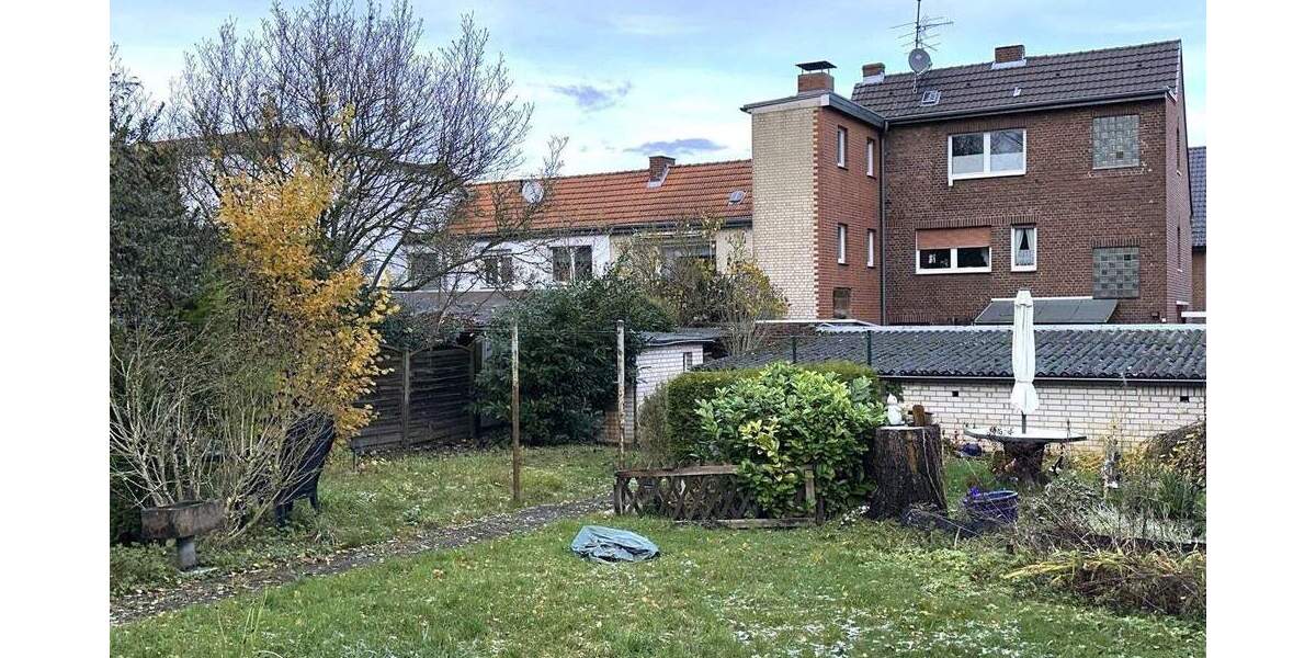 Wohn- und Geschäftshaus + Garagen + 1.186 m² großes Grundstück zu verkaufen 1 zimmer