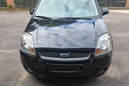 Ford Fiesta 161.600 km 2.500 &euro; Flensburg 24943