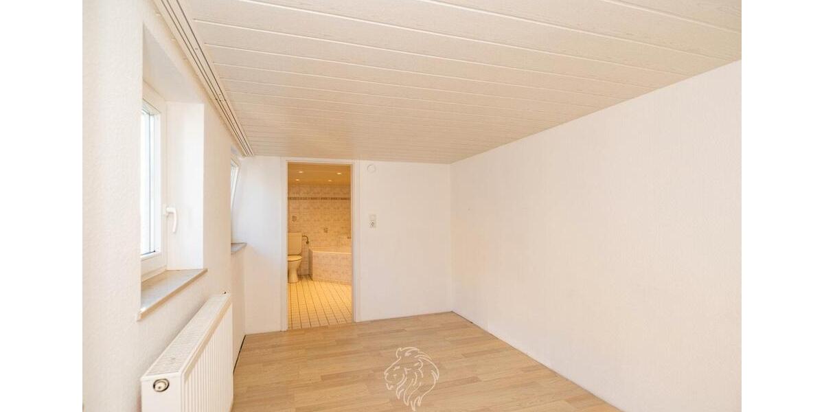 Einfamilienhaus Bad Königshofen im Grabfeld - 7 Zimmer, 140 m&sup2;, 158.000&euro; | Angebot:26038920