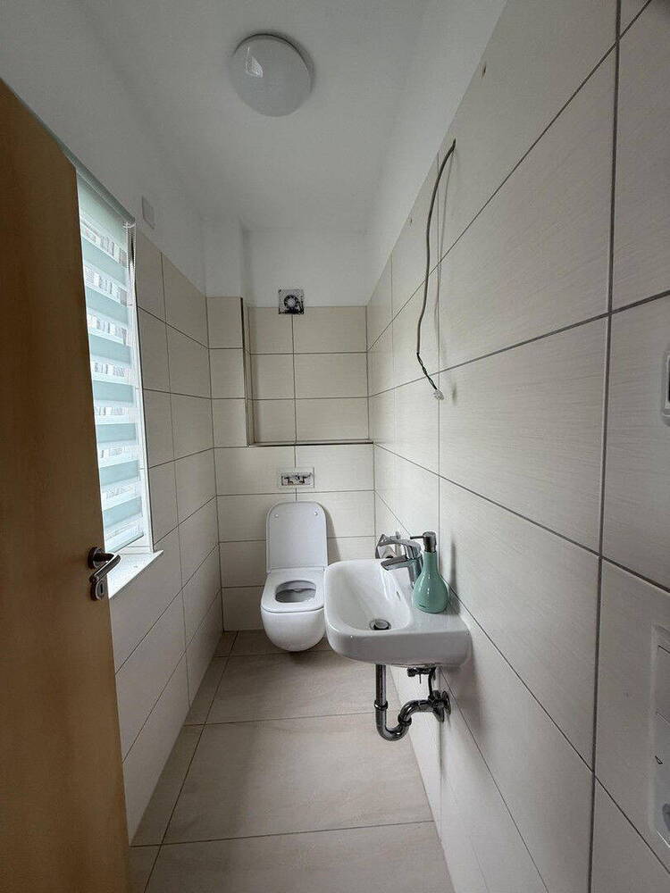 Modernes Doppelhaus 3 Schlafzi, Hobbyraum, Wohnzi, Garten, 2 Stellpl, BJ 2020, Fussbodenheizung