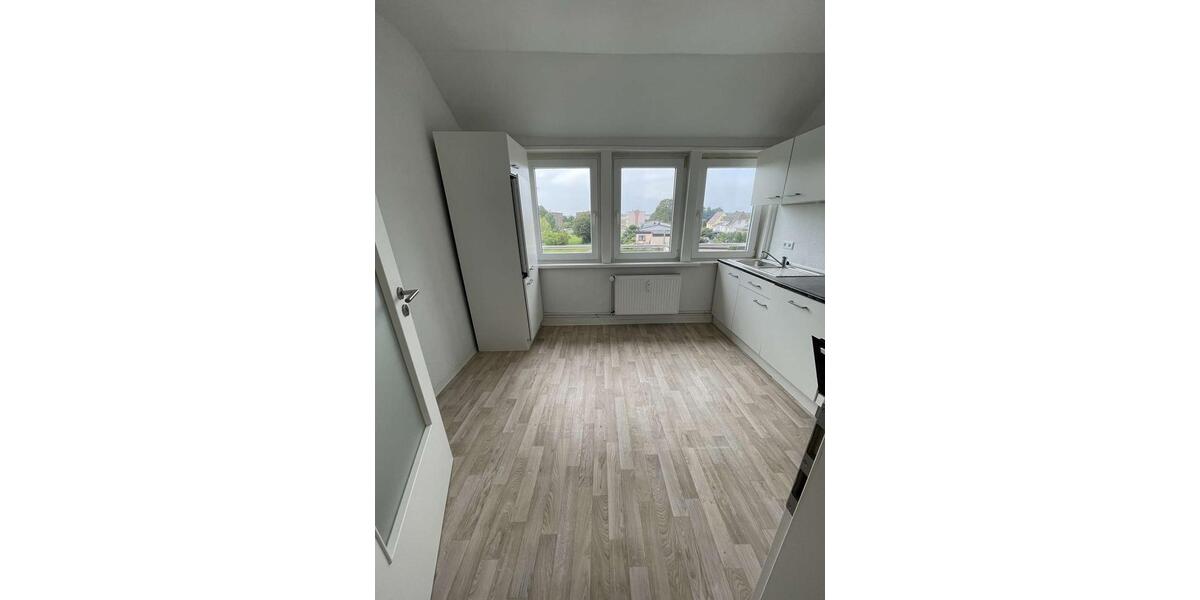 moderne 3,5 Zimmer im DG mit EBK 3 zimmer