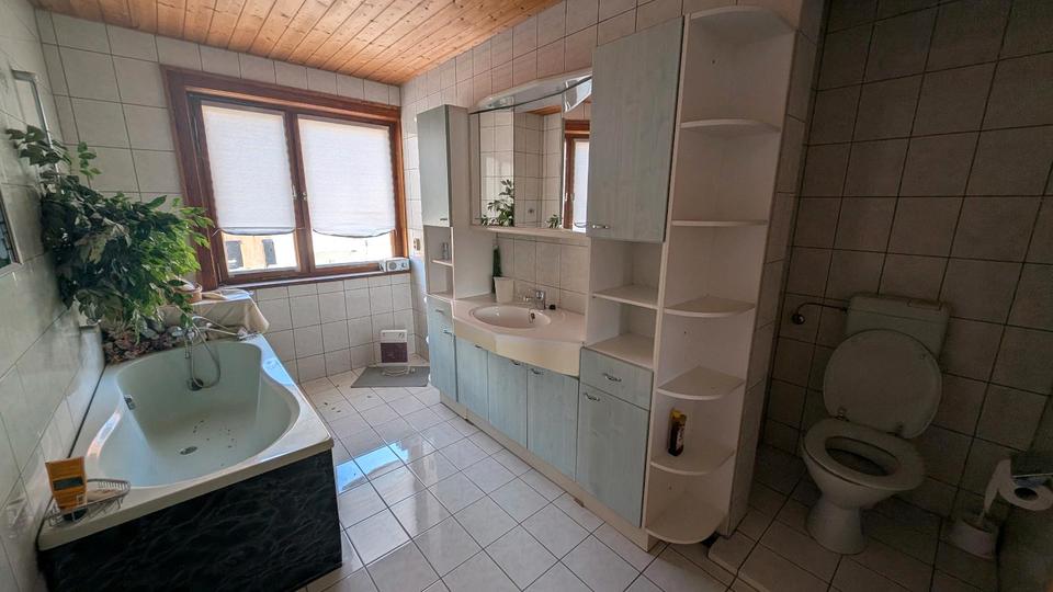 Doppelhaushälfte Schleusingen - 7 Zimmer, 150 m&sup2;, 60.000&euro; | Angebot:25999881