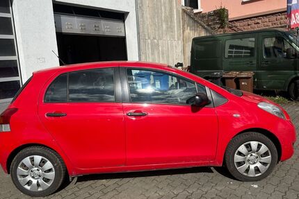 Toyota Yaris 240.000 km 1.999 &euro; Wertheim am Main 97877