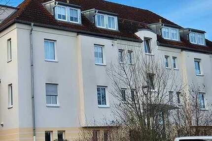 Stadtrandlage, 2 Zimmer, Dachgeschoss, Balkon, Wanne, Dusche ... 2 zimmer