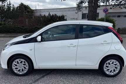 Toyota Aygo (X) 22.897 km 8.490 &euro; Barsbüttel 22885