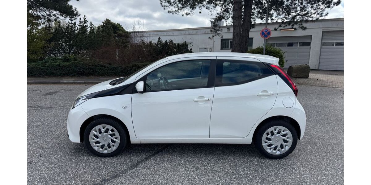 Toyota Aygo (X) 22.897 km 8.490 &euro; Barsbüttel 22885