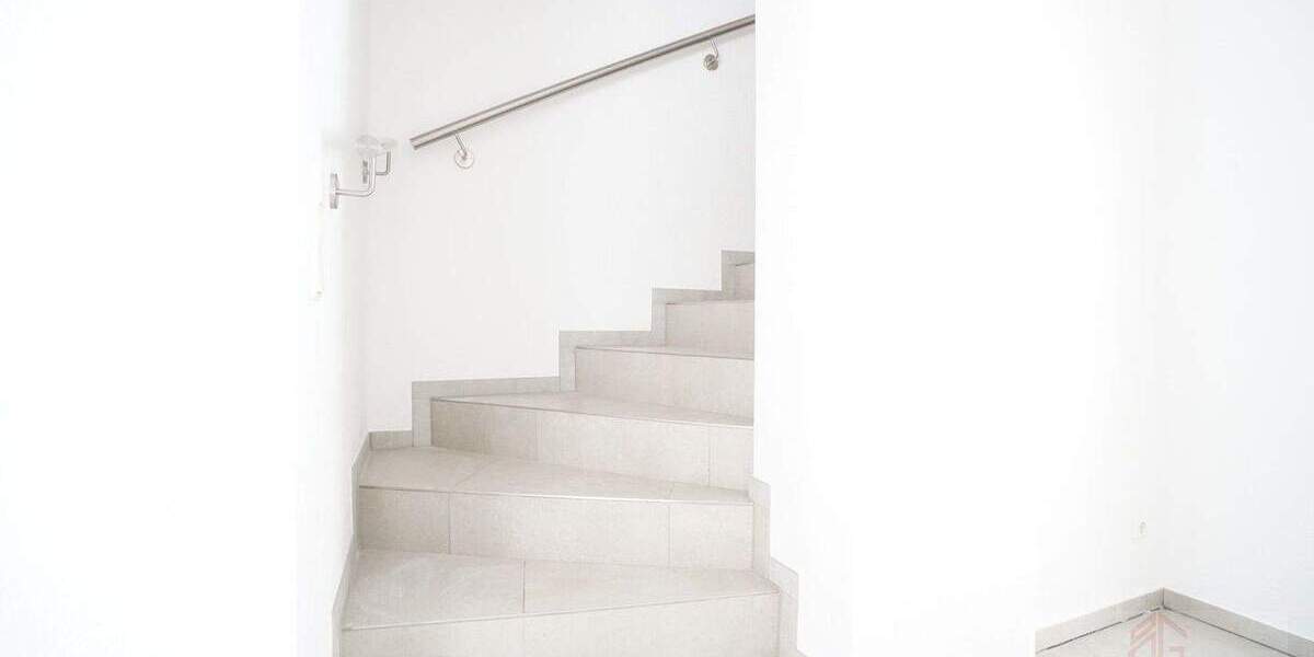 IMMOBILIEN GUMNIOR präsentiert: neuwertige Doppelhaushälfte in Emsbüren mit Garten und Carport 4 zimmer