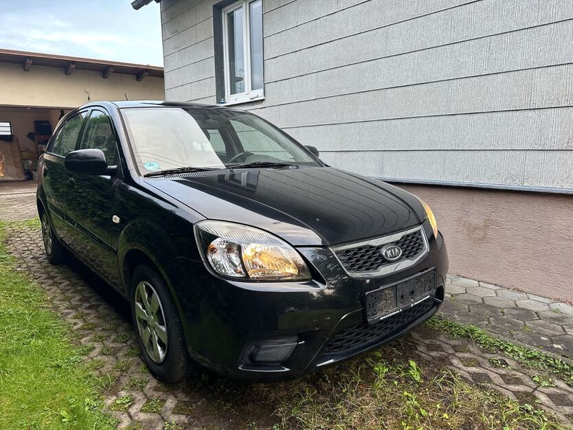 Kia Rio 126.000 km 2.550 € München 81243
