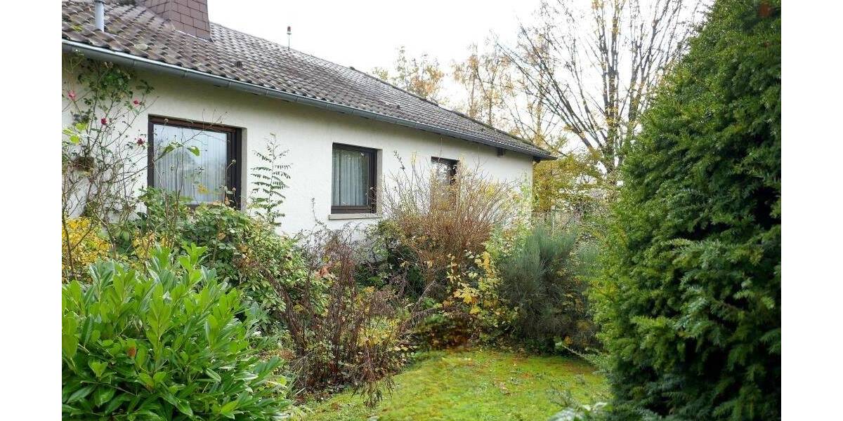 Sanierungsbedürftiger 60er Jahre Bungalow im Komponistenviertel 8 zimmer