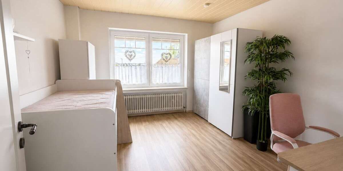 Großzügiges Zweifamilienhaus mit Einliegerwohnung und neuer Heizung - Mehrfamilienhaus, Wohnhaus Hüllhorst | Angebot:27254380