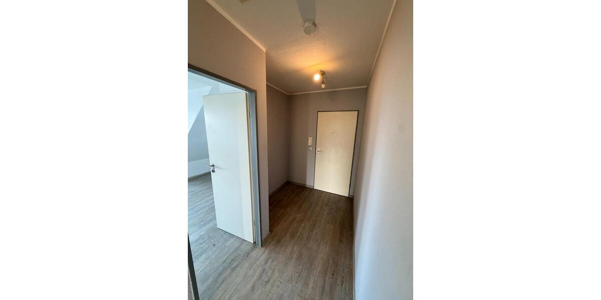Dachgeschoßwohnung Kiel Ellerbek - 3 Zimmer, 70 m&sup2;, 899&euro; | Angebot:25483115