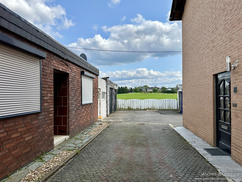 JÄSCHKE - Ihr Platz für Neues – Doppelhaus + Bungalow und großem Grundstück in Traumlage von Breinig