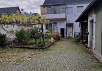 Mehrfamilienhaus mit Ladenlokal, Garagen und Garten zentral in Koblenz-Neuendorf
