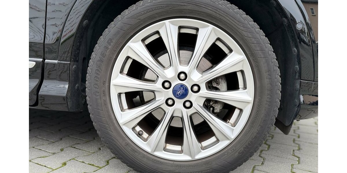 Ford Kuga Vignale / Panorama / Kamera / Keyless GO 34.000 km 22.490 &euro; Mönchengladbach 41066