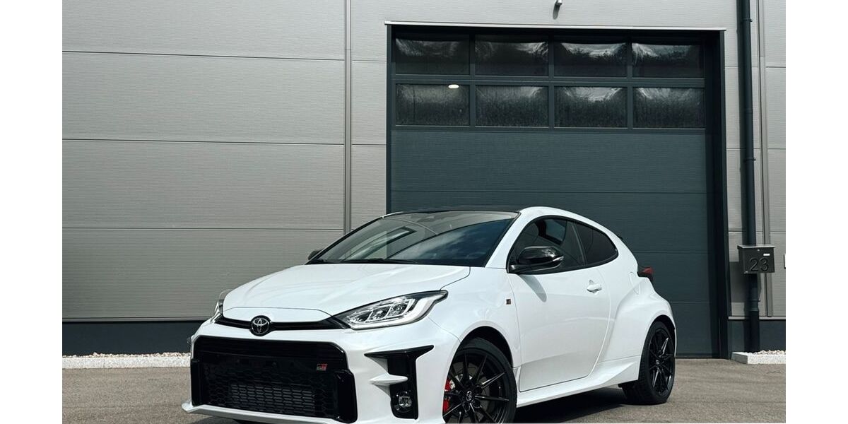Toyota Yaris 1.190 km 39.980 &euro; Titisee-Neustadt 79822