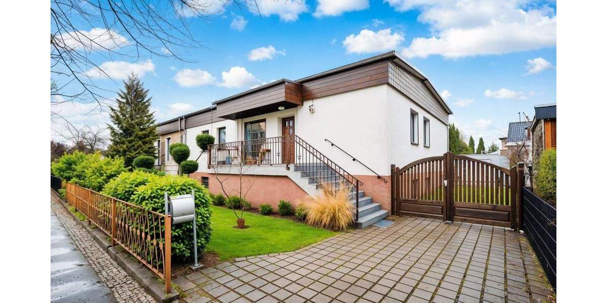 Wo Alltag Pause macht · Wohnen mit Pool, Wärmekabine und Garten in Berlin Hohenschönhausen 4 zimmer