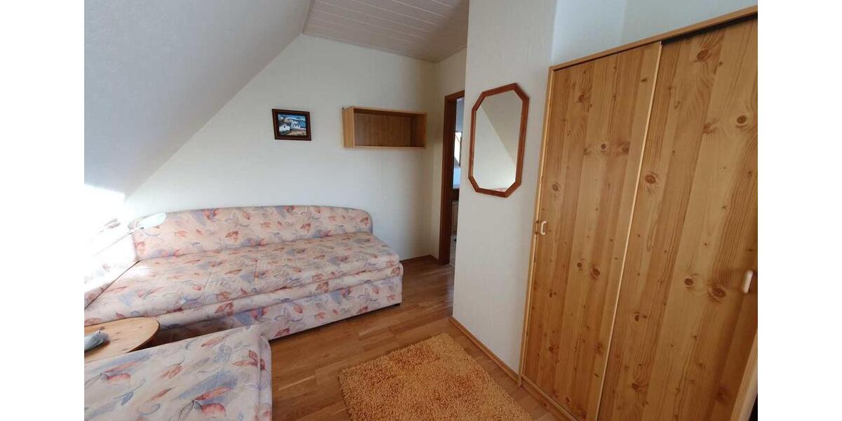 Teilmöbliertes Haus (DHH) mit Garten und Garage zur Miete 5 zimmer