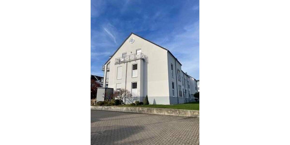 Gepflegte 3-Zimmer-Wohnung mit Terrasse, Garten, Carport und Tiefgaragenstellplatz 3 zimmer