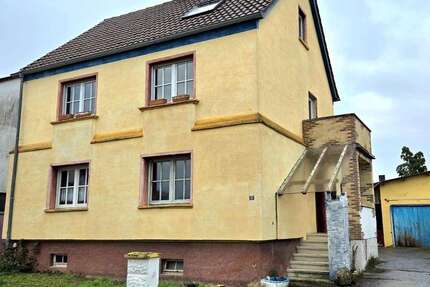 Haus zum Kaufen in Sandhausen 410.000 € 127.05 m² 8 zimmer