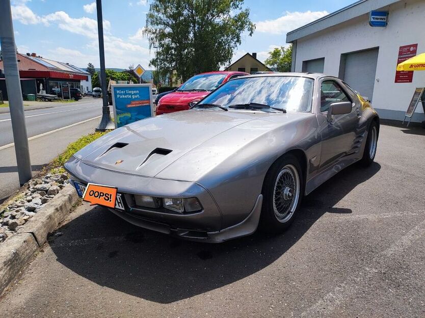 928