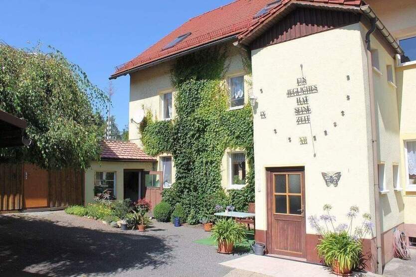 Großes EFH (oder Mehrfamilienhaus) in einem Ortsteil von Dipps!