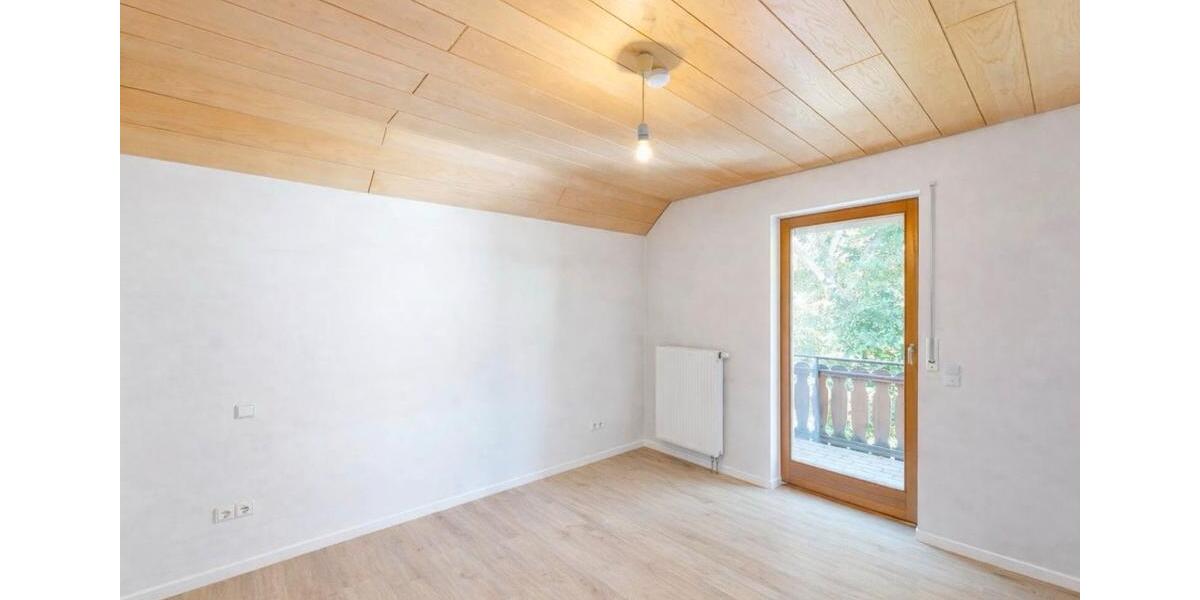 Dachgeschoßwohnung Ochsenfurt - 3 Zimmer, 69 m&sup2;, 940&euro; | Angebot:25404583