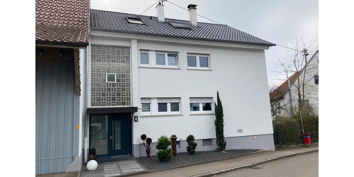Mehrfamilienhaus mit 3 Wohnungen (komplett saniert) 8 zimmer
