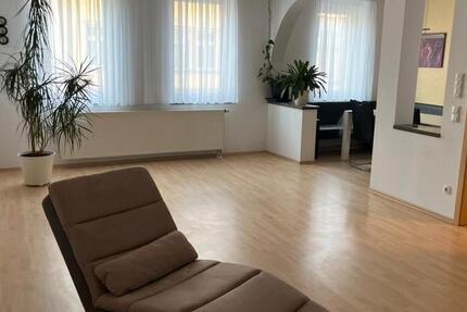 Haus Hof Altstadt - 4 Zimmer, 140 m&sup2;, 1.200&euro; | Angebot:26153717
