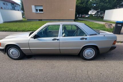 Mercedes-Benz 190 241.000 km 4.600 € Rheinfelden 79618