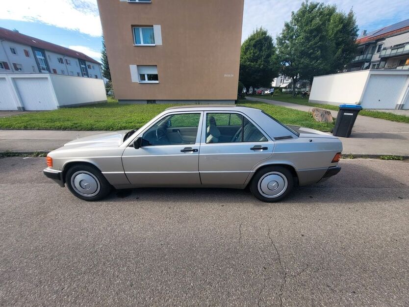 Mercedes-Benz 190 241.000 km 4.600 € Rheinfelden 79618