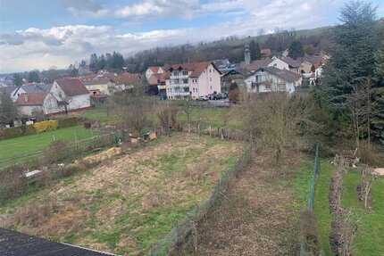 *Exklusives Baugrundstück* ca. 1.513 m² mit Bachzugang und Blick auf die Weinberge