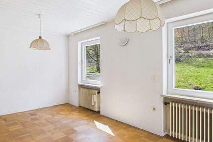 Attraktives Mehrfamilienhaus am Waldrand in naturnaher Lage 8 zimmer